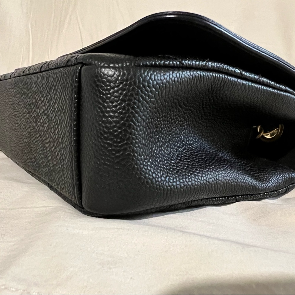*SOLD* CHANEL Caviar Quilted Medium CC
Filigree Flap Black - Picture 10 of 16